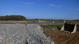 Für die Stromautobahn SuedLink könnte die L 578 zwischen Gerchsheim und Großrinderfeld aufgebaggert werden. Den Autofahrern drohen Umleitungen.