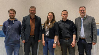Der neue Vorstand des Dorfvereins Hirschlanden: Johannes Lauer (Schriftführer), Martin Herrmann (Vorsitzender), Sarah Müller (stellvertretende Vorsitzende), Mario Keller (Kassier) und Bürgermeister Ralph Matousek (von links).