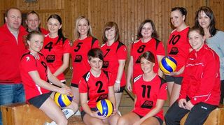 <p>Die Volleyball-Talente der zweiten Damenmannschaft und die Vorstände des TSV Gerchsheim; hinten von links: Klaus Popp, Klaus Michel, Annika Reinhart, Daniela Weis, Michaela Günther, Daniela Albert, Christina Heer, Marion Stoy; vorne: Anja Henneberger, Katharina Endres, Susanne Heer und Tina Fleischmann.</p>