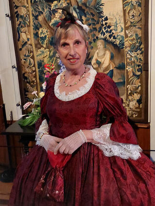 Auftakt des Osterferienprogramms im Weikersheimer Schloss: Evelyn Gillig führt in ihrer Kostümführung am Sonntag, 13. April, als Fürstin Elisabeth Friederike Sophie durch ihre prunkvolle „Schönen Gemächer“.
