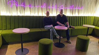 „Probier‘s mal mit Gemütlichkeit“: Dieser Spruch ziert die Wand des Wartebereichs im Obergeschoss der Löwenlichtspiele in Walldürn.