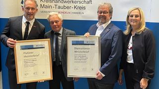 Sogar sowohl mit einem Platin- als auch Diamant-Meisterbrief wurde Heinz Blesch (Zweiter von links) durch Ralf Rothenburger (Zweiter von rechts), Präsident der Handwerkskammer (HWK) Heilbronn-Franken, Kreishandwerksmeister Timo Szabo und Angelika Gold, Geschäftsführerin der Kreishandwerkerschaft Main-Tauber, geehrt.