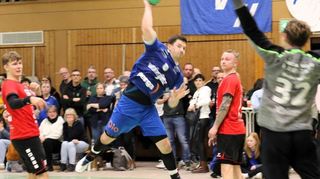 Gegen die Handball Wölfe aus Plankstadt (hier in Rot/Archivbild) kassierten die Oberliga-Handballer des TV Hardheim eine 29:35-Auswärtsniederlage.