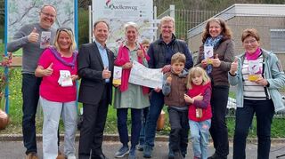 Freuen sich über das erfolgreiche Leader-Projekt (von links): Leiter des Leader-Regionalmanagements Hohenlohe-Tauber Thomas Schultes, Marlies Ebel-Walz (Orga-Team Quellenweg), Bürgermeister Joachim Döffinger, Ulrike Gall (Orga-Team), Bürgermeister Andreas Insam, Kfd-Dekanatsvorsitzende Manuela Hertlein und Thea Hammel vom Kfd-Vorstand.