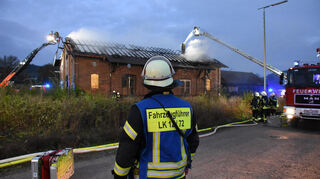 Ein Betreten des eigentlich vernagelten Gebäudes war zunächst nicht möglich.