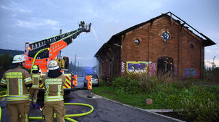 Zum Einsatz kamen auch die beiden Drehleitern aus Tauberbischofsheim und Bad Mergentheim.