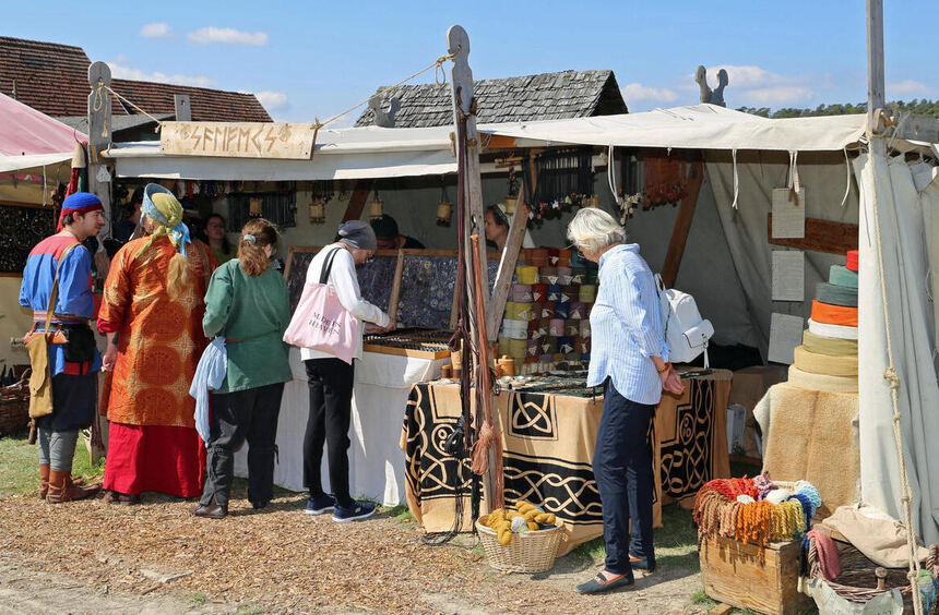 Adventon Osterburken: Mittelalterpark Adventon startet mit Osterfest in die Saison