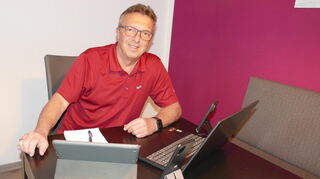 Andreas Schmidt, ehrenamtlicher Leiter des Treffs "LogIn" für Senioren gibt im FN-Gespräch Sicherheitstipps rund um IT und Onlinewelt für alle Generationen.