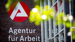 Die Frühjahrsbelebung zeigt sich nur zögerlich auf dem Arbeitsmarkt.