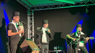 Beste Unterhaltung boten die "Drei Freunde" bei ihrem Benefizkonzert im Tauberbischofsheimer Engelsaal.