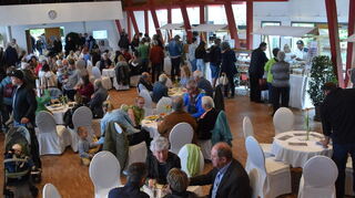 Lebendiger Treffpunkt für Feinschmecker: In der Alten Turnhalle präsentierten zahlreiche Aussteller ihre regionalen Spezialitäten – und das Publikum strömte in Scharen.