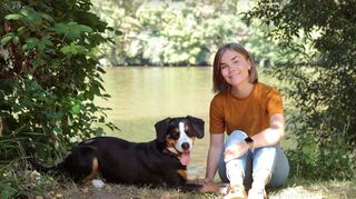 Christin Walter mit ihrem Hund