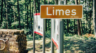 Sechs Römerpfade zwischen 4,7 und 14 Kilometern Länge wurden 2022 entlang der zwei Limeslinien des Odenwaldlimes und des Obergermanisch-Rätischen-Limes eröffnet.