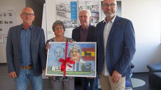 Die aus Spanien stammende Unternehmerin Maria Teresa Merklinger feierte ihren 85. Geburtstag. Dazu gratulierten (von links) Geschäftsführer Pentti Albrecht, ehemaliger Geschäftsführer Wilhelm Henn und Geschäftsführer Martin Henn.