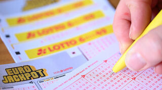 Ein Lottospieler aus dem Hohenlohekreis hat am Freitag den Jackpot geknackt und die Rekordsumme von 120 Millionen Euro gewonnen. (Symbolbild)