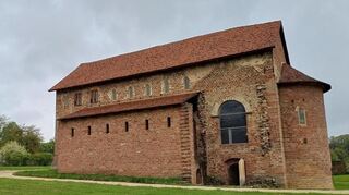 Die Einhardsbasilika bei Michelstadt.