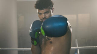 Emanuel Odiase ist ein aufstrebender deutscher Schwergewichtsboxer aus Heidelberg. Er trainiert im englischen Wolverhampton unter der Anleitung des weltbekannten Boxtrainers Joby Clayton.