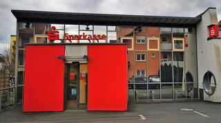 Die Sparkassen-Filiale in der Milchlingstraße ist dauerhaft geschlossen. Nur die Automaten sind noch zugänglich.