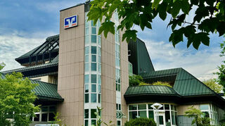 Das Verwaltungsgebäude der Volksbank Neckar Odenwald Main Tauber in Tauberbischofsheim.