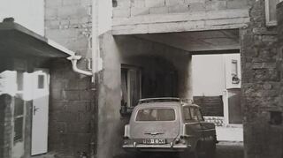 Mit dem Auto wurden mehrmals wöchentlich Lebensmittel in die Nachbarorte ausgefahren.