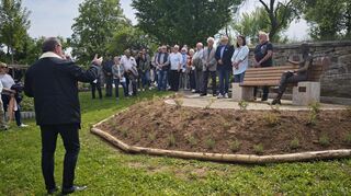 Unter großer Anteilnahme wurde die größte Einzelspende, die Külsheim je erhalten hat, an die Stadt übergeben. Für nachdenkliche Worte sorgte dabei Pater Joachim Serafin.