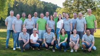 Das insgesamt 33-köpfige Festteam arbeitet seit zwei Jahren an der Vorbereitung des Jubiläumsfestes. Am großen Festwochenende packt schließlich das ganze Dorf mit an.