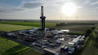 Vulcan Energy hat sein Geothermie-Projekt in der Südpfalz gestartet. Hier der Bohrplatz am Standort Schleidberg.