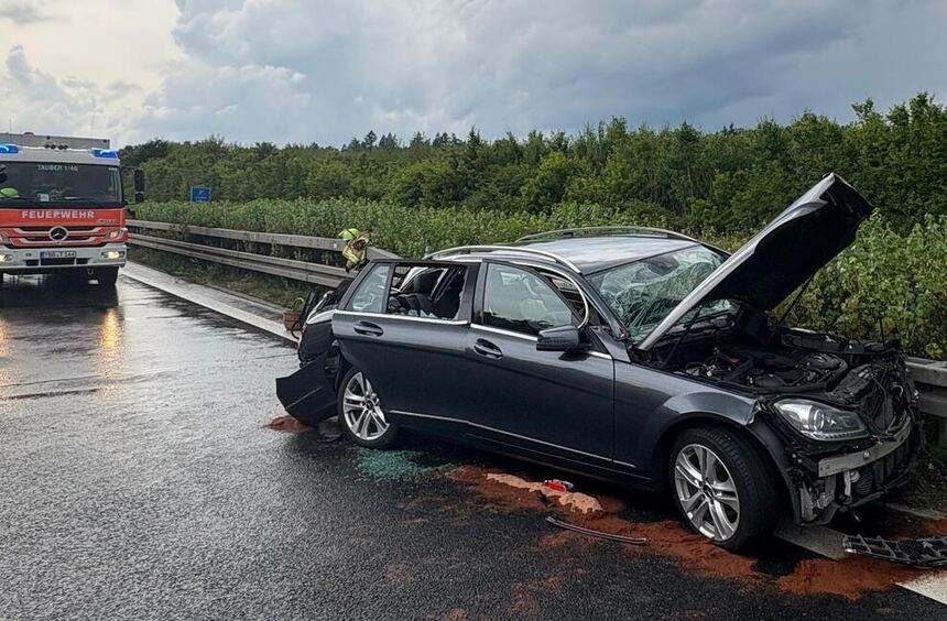 Lauda-Königshofen: Mann im Auto eingeklemmt