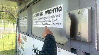 In den Altkleidercontainer in Hardheim an der Querspange können wieder gebrauchte Hosen, Hemden und Co. eingeworfen werden. Der DRK-Ortsverein hat einen neuen Abnehmer für die Textilien gefunden.