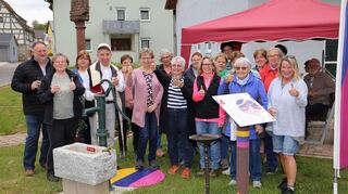 Der Quellenweg verfügt über zwei neue Stationen in Oberwittstadt am Dorfbrunnen und am Schollhof.