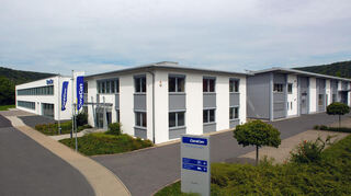 CeraCon hat seinen Firmensitz in Weikersheim. Aktuell sind 175 Mitarbeiter im Unternehmen beschäftigt.