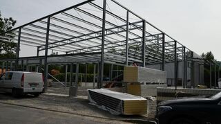 Die neue Halle für Youness Libanesische Bäckerei von Lara und Zaher Youness in der Tauberstraße in Lauda nimmt Gestalt an.