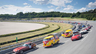 130 Teams werden an der Bosch Boxberg Klassik mit den mindestens 30 Jahre alten Fahrzeugen teilnehmen. Ziel ist dabei das Bosch Prüfzentrum Boxberg, wo die Fahrer im Rahmen eines Tags der offenen Türe empfangen werden.
