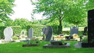 Ein muslimisches Grabfeld auf dem Friedhof in Mosbach.
