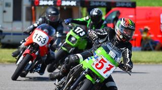 Immer vorne dabei: Hubert Trabold aus Schweinberg, mit der Nummer 57, fuhr auf seiner Kawasaki Z1000R an der Spitze mit. Hier wird er verfolgt von Thomas Noe aus Buchen auf einer Moto Guzzi 1000 (112) und Marcus Steigerwald aus Schneeberg (Kawasaki ZRX, Nummer 173).