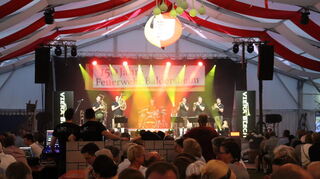 Die Gruppe Vierablech aus Tirol begeisterte am Freitag im Festzelt in Baldersheim