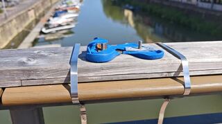 Wieder haben Vandalen zwei der Kleinplastiken auf der Tauberbrücke mutwillig zerstört.