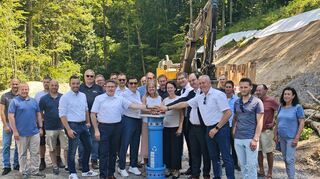 Mit dem symbolischen Knopfdruck hieß es auch für Gamburg und Niklashausen "Wasser marsch!". Damit endete das millionenschwere Großprojekt "Leitungsbau" des Zweckverbands. Die beiden Orte werden bereits seit ein paar Wochen mit aufbereitetem Wasser aus Dittigheim versorgt.