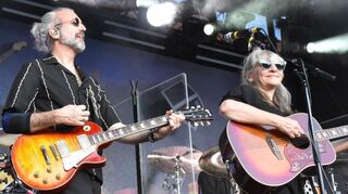Multi-Instrumentalistin Anne de Wolff und ihr Ehemann Ulrich Rode an der Gitarre stzetn musikalsiche Glanzlichter.