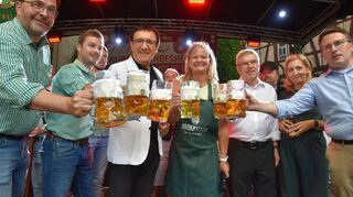 Der traditionelle Bieranstich durfte auch beim 49. Tauberbischofsheimer Altstadtfest nicht fehlen.