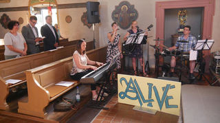 Die Gruppe „Alive“ umrahmte den festgottesdienst musikalisch.