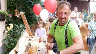 Abwechslungs- und informationsreiches Programm: Manfred Heffner veranschaulichte das Schreinerhandwerk.