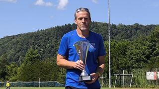 Der vereinsinterne Wanderpokal ging an Jochen Schneider.