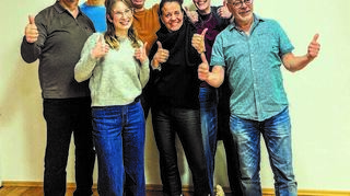 Das Extra-Ensemble von „Amélie – Das Musical“ (hinten von links): Thilo Göbel, Ringo Wunderlich, Karl Kuhn und Antje Eckhoff-Fieber; (vorne von links): Mariella Münig und Nicole Reißmann-Balling zusammen mit Musikalischem Leiter Rudolf Hild.
