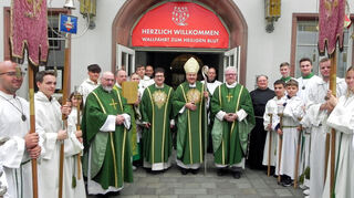 Bischof Rudolf Voderholzer aus Regensburg zelebrierte am fünften und letzten Wallfahrtssonntag das Pontifikalamt.