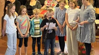 Auch die Teilnehmer am Kindergottesdienst dankten dem scheidenden Pfarrer.