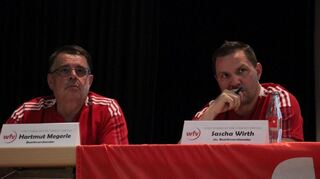 Ernste Gesichter, gute Laune: Die Bilanz der ersten Saison im neuen Fußball-Bezirk Franken fiel fast ausschließlich positiv aus.