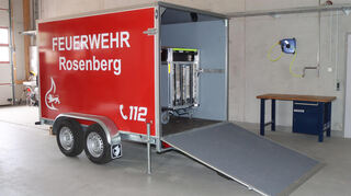 Für die Fahrzeuge der Freiwilligen Feuerwehr Rosenberg gibt es im neuen Gerätehaus eine große Garage.