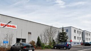 <p>Bei der Firma Schimmel GmbH & Co. KG in Adelsheim droht im Produktionsbereich Filtertechnik ein Personalabbau. Laut IG Metall sollen Teile der Fertigung nach Osteuropa verlagert werden. Die Gewerkschaft droht mit Warnstreiks.</p>