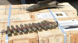 Beim Jubiläumsfest zur 1250-Jahr-Feier in Altheim präsentierten Soldaten verschiedene Munition und Material aus dem Depot.